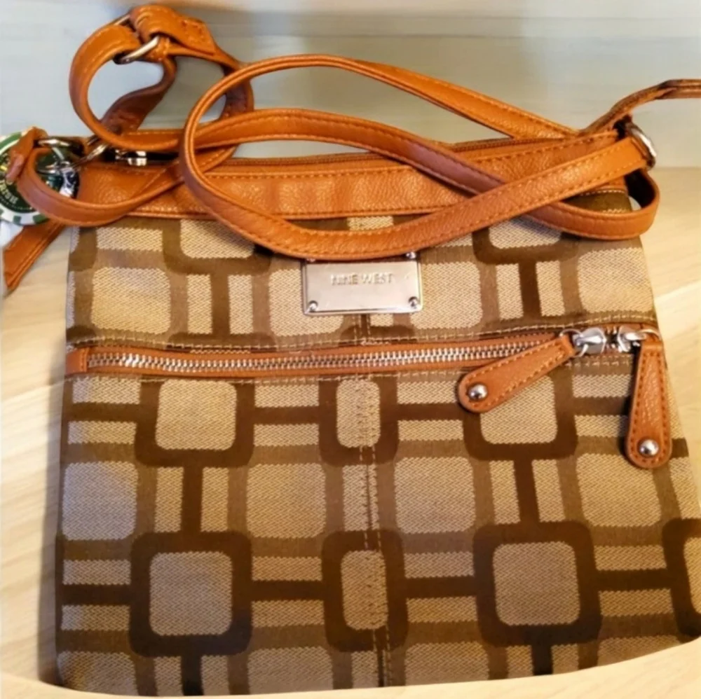 🔥Nine West handbag (Tan)🔥 - Picture 2 of 7